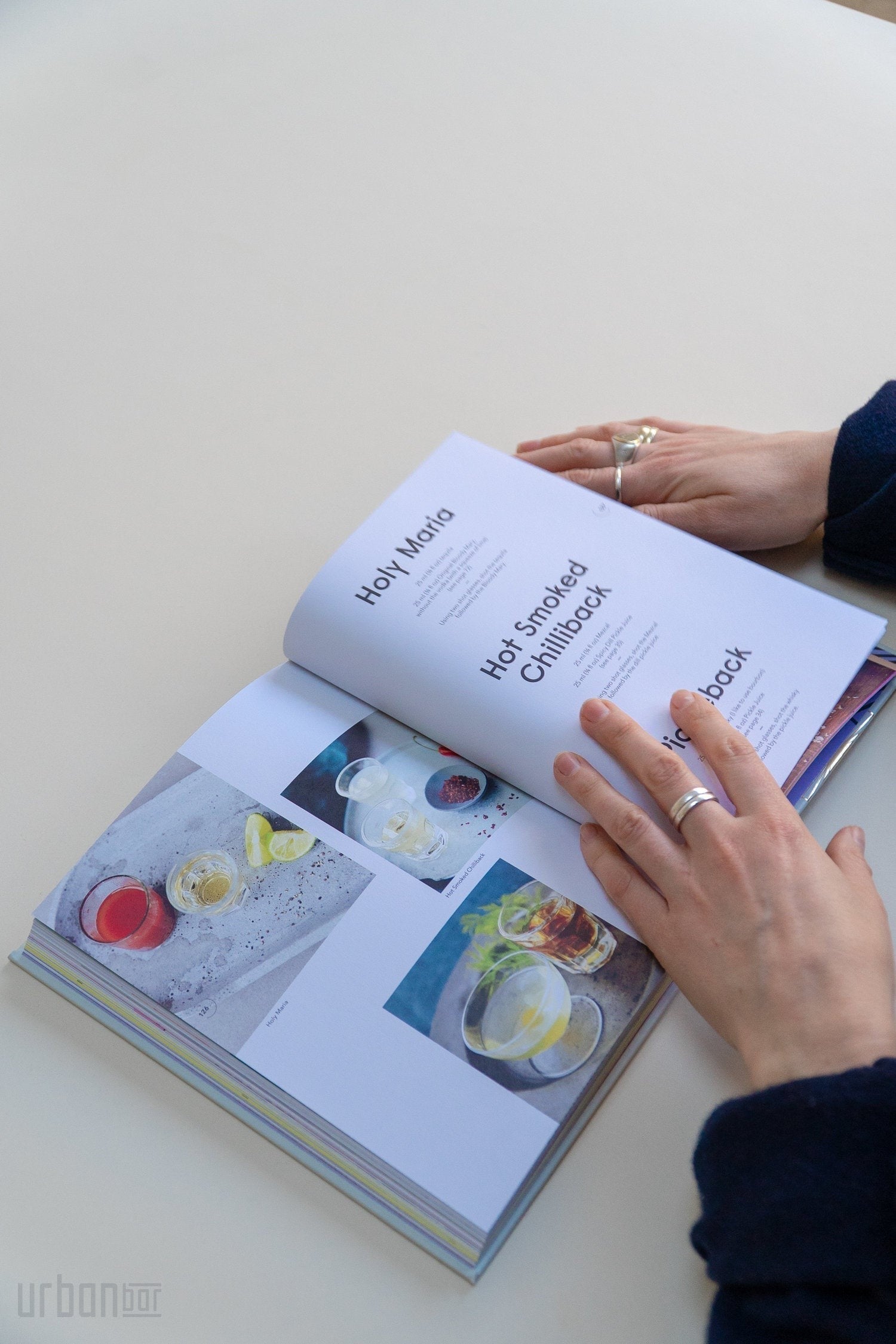 Libro de cócteles de jugo de pepinillos