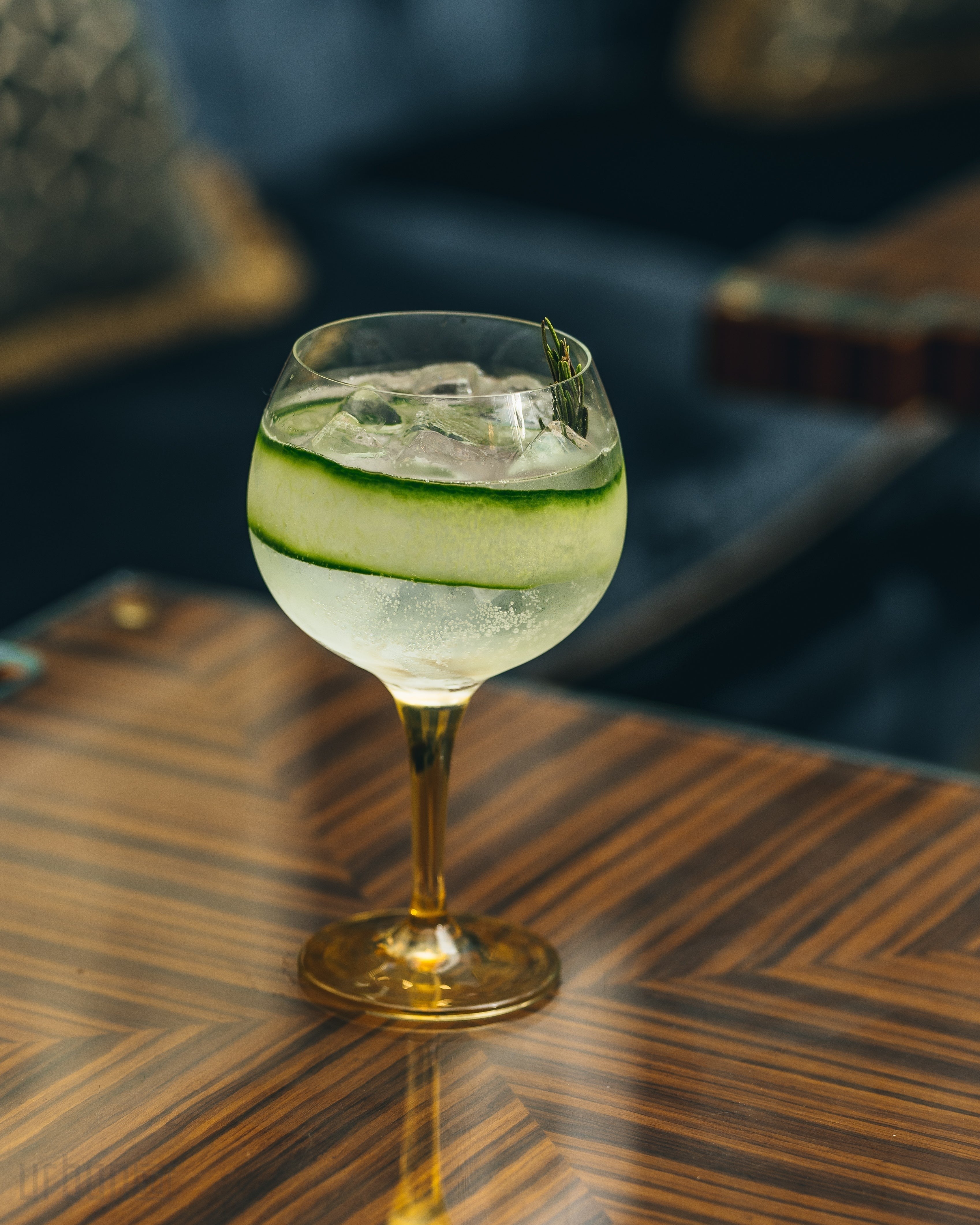 Copa de ginebra con tallo ámbar y forma de globo, 60 cl